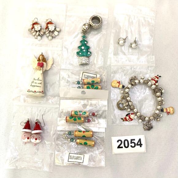 Christmas Jewelry Bundle 9 Earrings Bracelet Scarf Dangle Angel Santa Snow Man - Picture 16 of 16